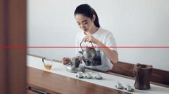 极简主义下的茶艺美学：“干泡法”席卷茶人圈