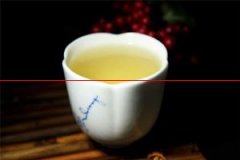 冲泡普洱新生茶为什么不能用沸水？
