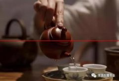 用茶壶倒茶礼仪手势图片，让你了解更多的茶文化