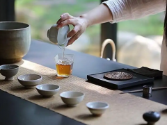 茶叶要怎么泡才好喝？行家：学会这3个技巧，茶汤醇香不苦涩