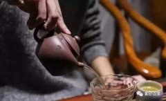 【紫砂百家】喝茶拿壶的姿势这样正确吗？